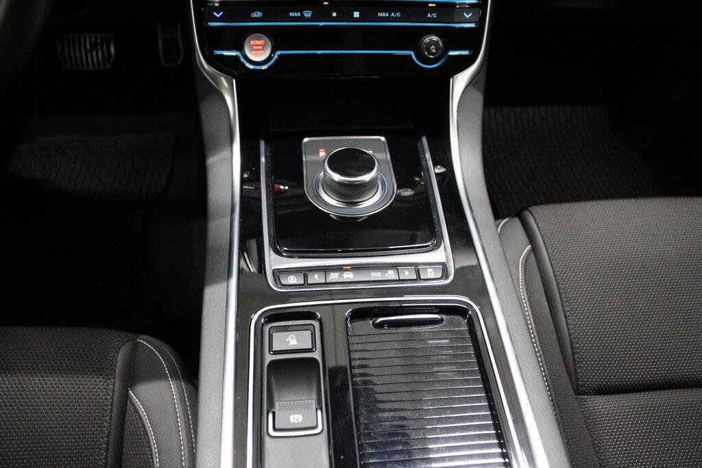 Jaguar XE 2.0 i4 R-Sport 200cv auto my18