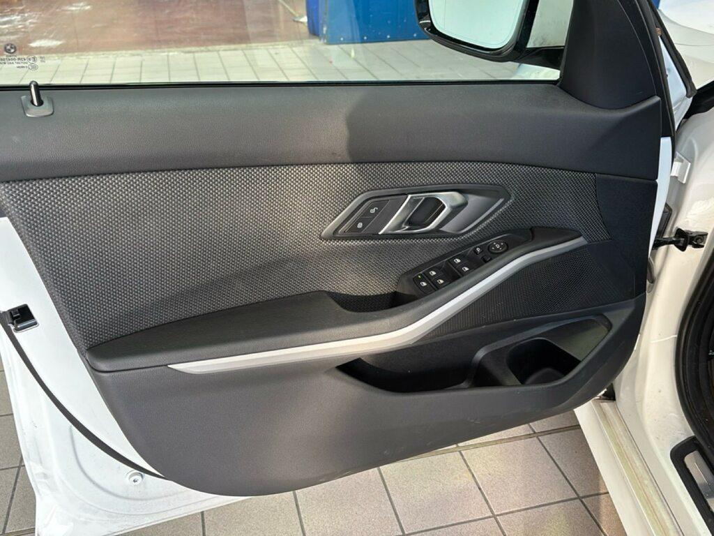 BMW Serie 3 320d mhev 48V auto