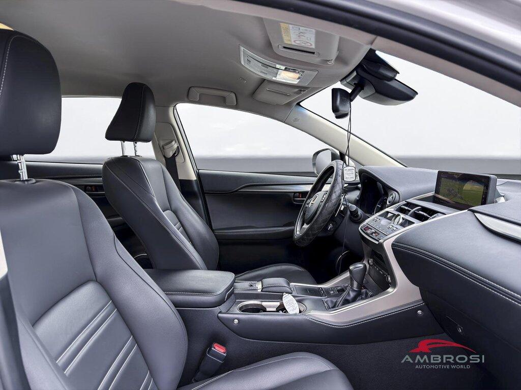 Lexus NX 300 h 2.5 Executive 4wd cvt