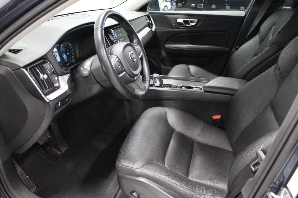 Volvo V60 2.0 B4 Momentum Business auto