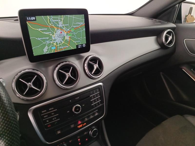 Mercedes GLA 200 d (cdi) Premium 4matic auto