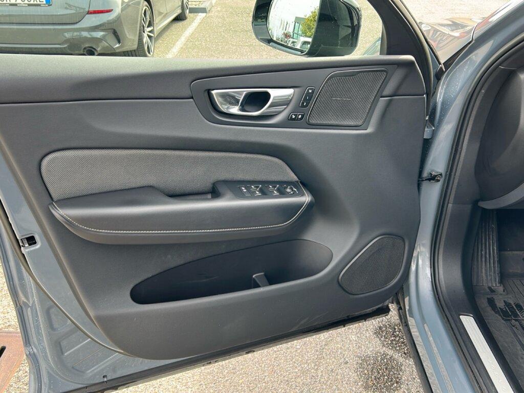 Volvo XC60 2.0 b4 Plus Dark awd auto