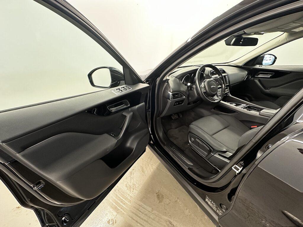 Jaguar F-Pace 2.0d i4 Pure awd 180cv auto my18