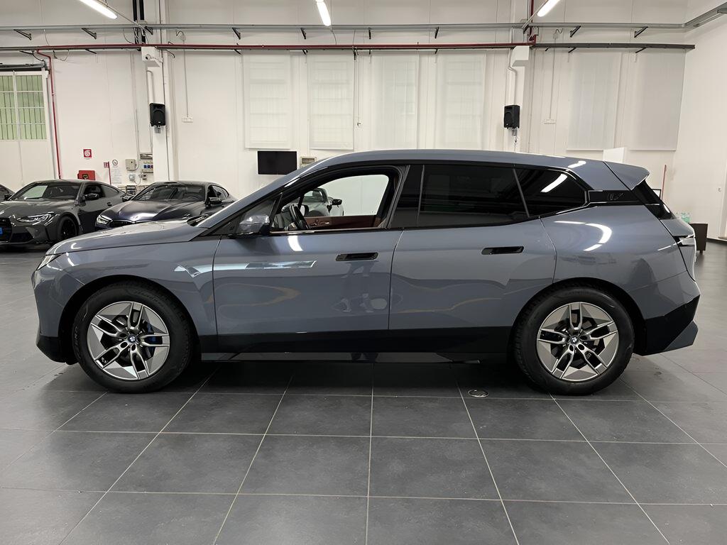 BMW iX xdrive50 pacchetto sportivo