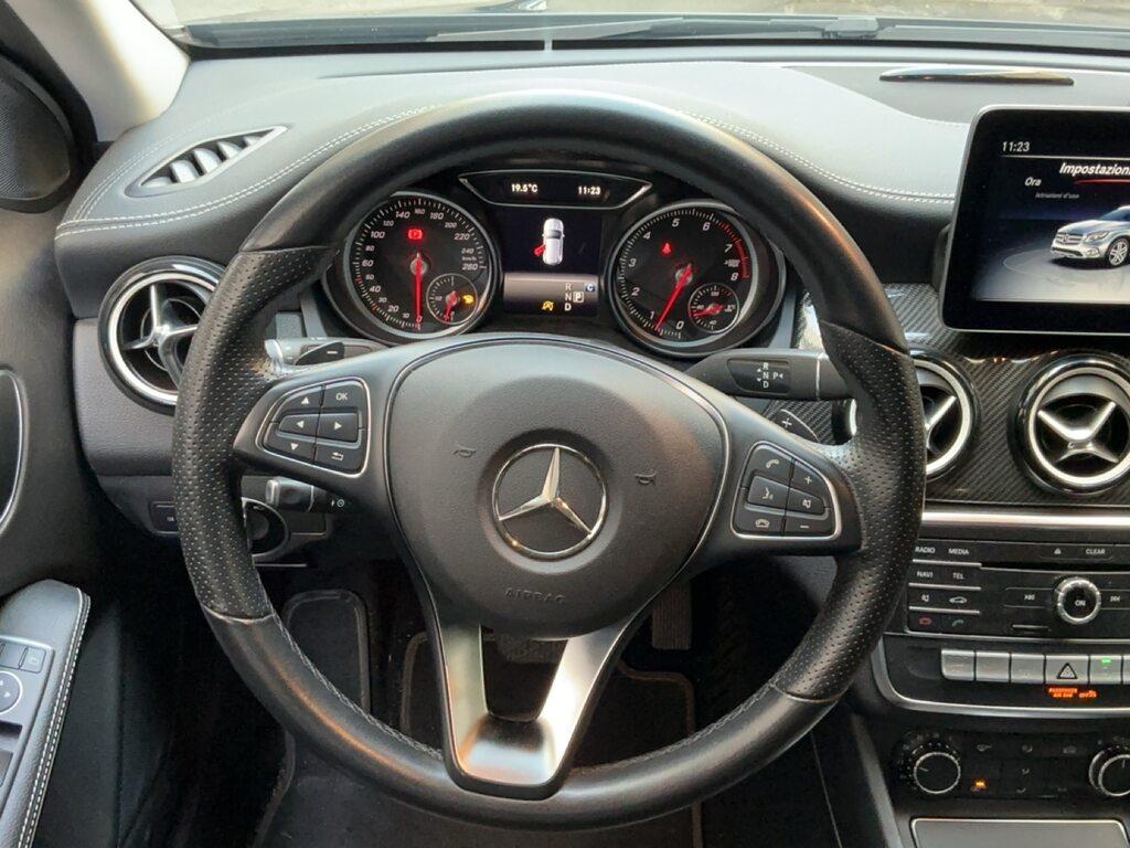 Mercedes GLA 180 Premium auto