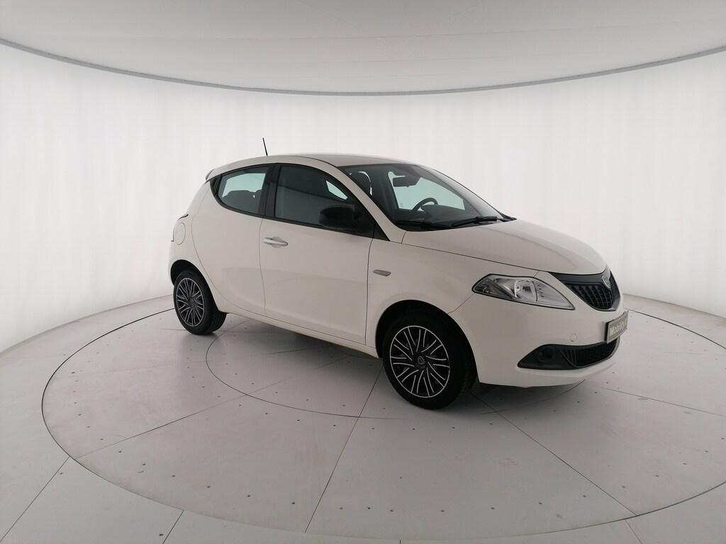 Lancia Ypsilon 1.0 firefly hybrid Silver s&s 70cv 5p.ti