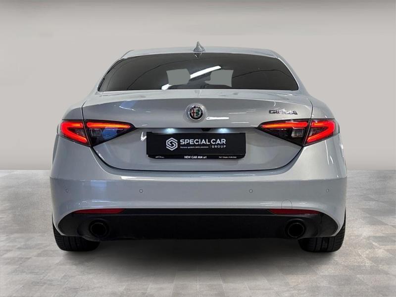 Alfa Romeo Giulia 2.2 t Competizione 160cv auto