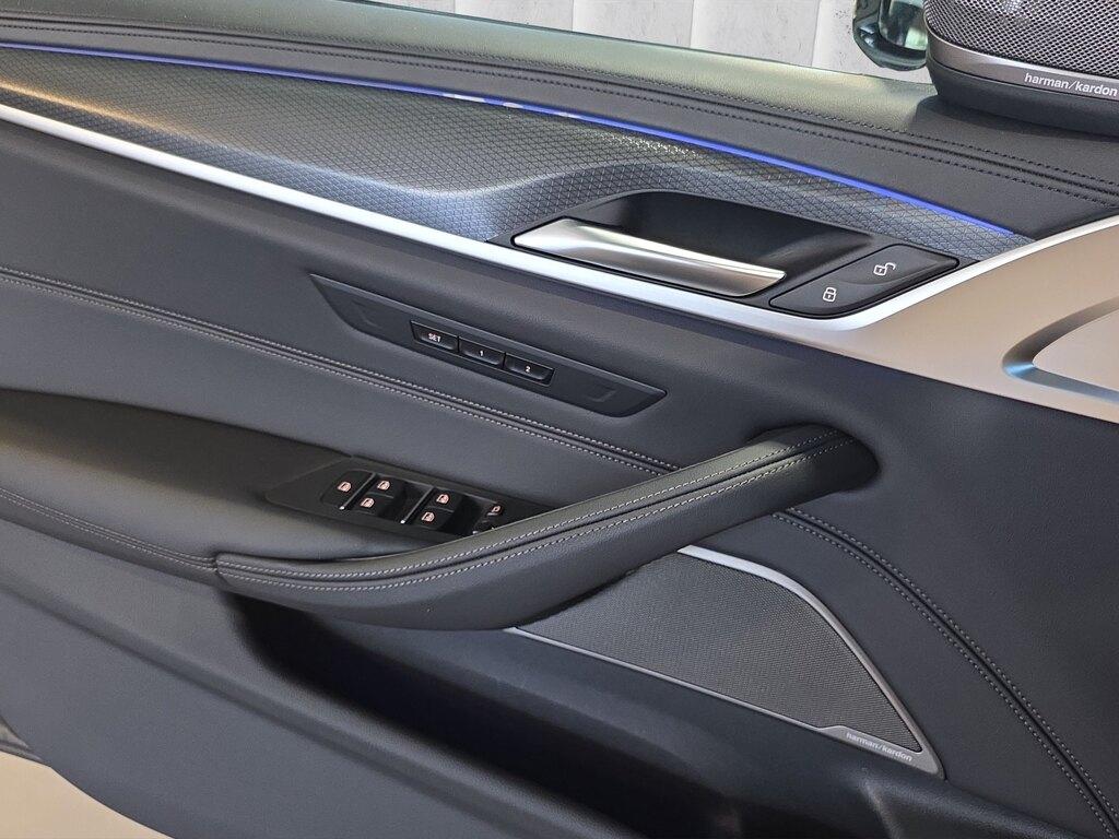BMW Serie 5 M M550i mhev 48V xdrive