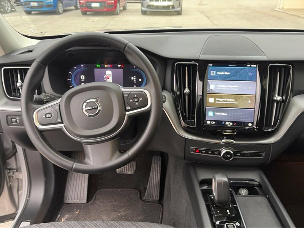 Volvo XC60 2.0 B4 Momentum auto