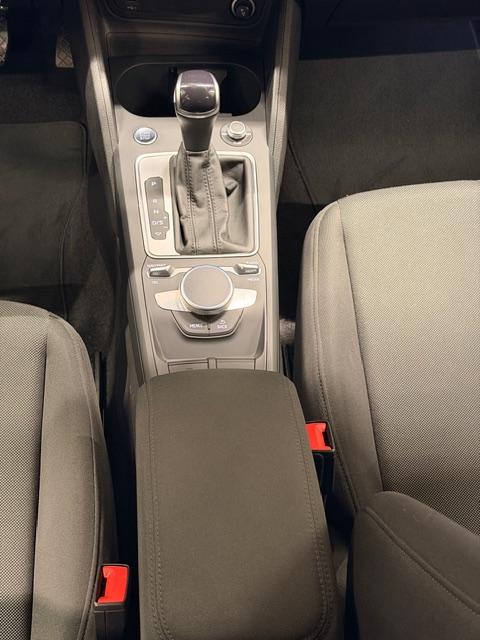 Audi Q2 35 2.0 tdi Identity Black s-tronic