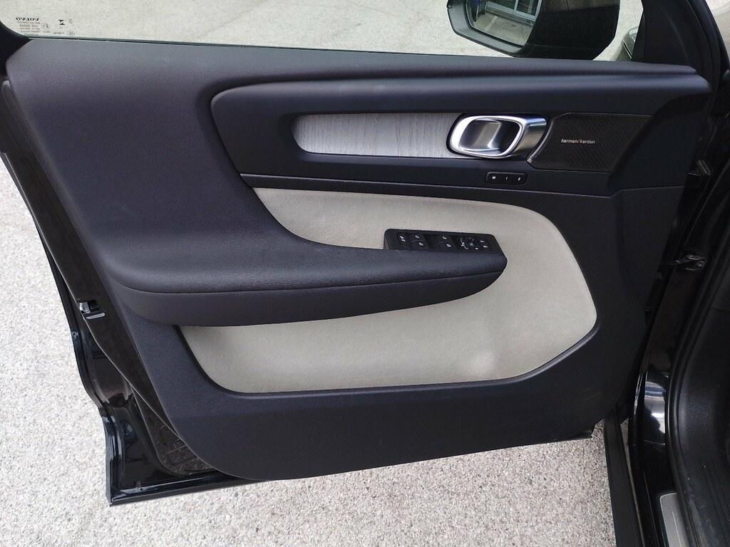 Volvo XC40 2.0 b3 Ultimate Dark auto