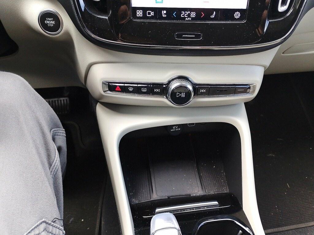 Volvo XC40 2.0 b3 Ultimate Dark auto