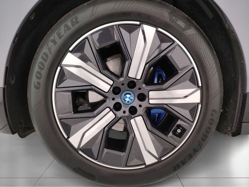 BMW iX xdrive50 pacchetto sportivo