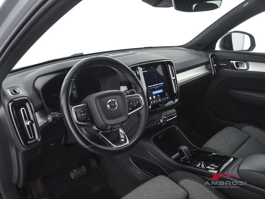 Volvo XC40 2.0 b3 Plus Dark auto