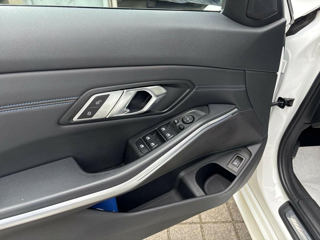 BMW Serie 3 330d Touring mhev 48V xdrive Msport auto