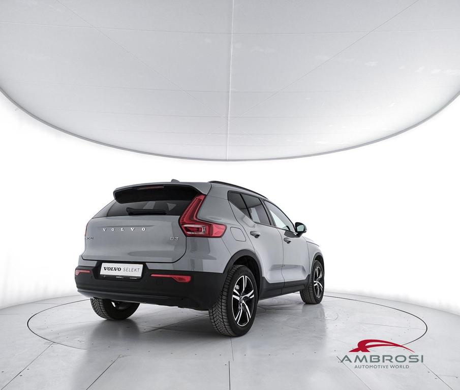 Volvo XC40 2.0 b3 Plus Dark auto