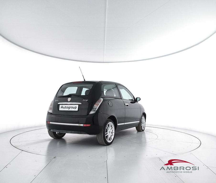 Lancia Ypsilon 1.3 mjt 16v Oro Giallo 90cv