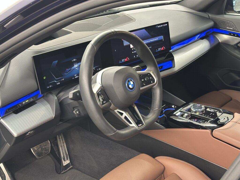 BMW i5 edrive40