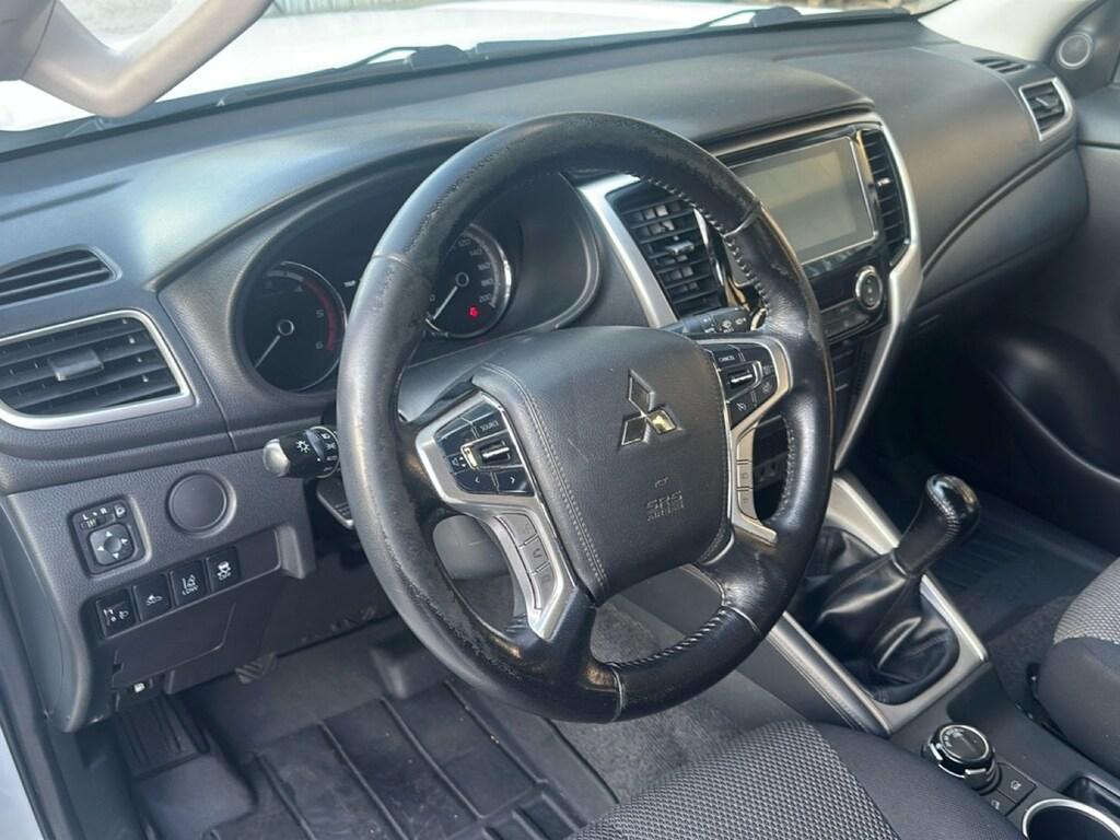 Mitsubishi L200 d.cab 2.3d Invite Connect 4wd 150cv