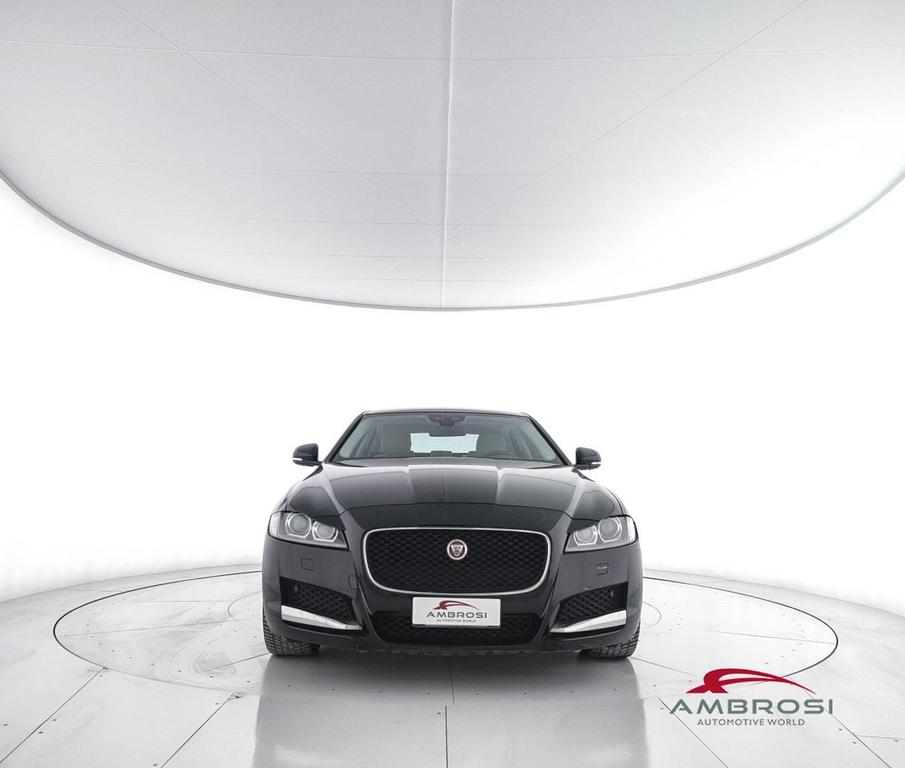 Jaguar XF 2.0d i4 Pure awd 240cv auto my18