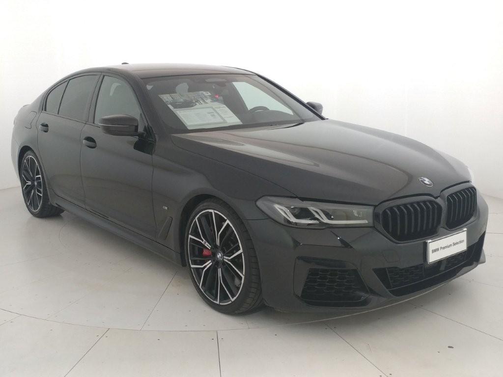 BMW Serie 5 M M550i mhev 48V xdrive
