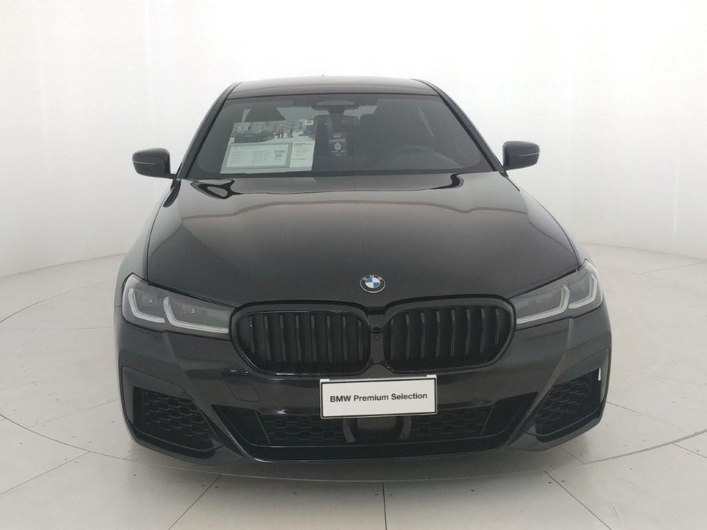 BMW Serie 5 M M550i mhev 48V xdrive