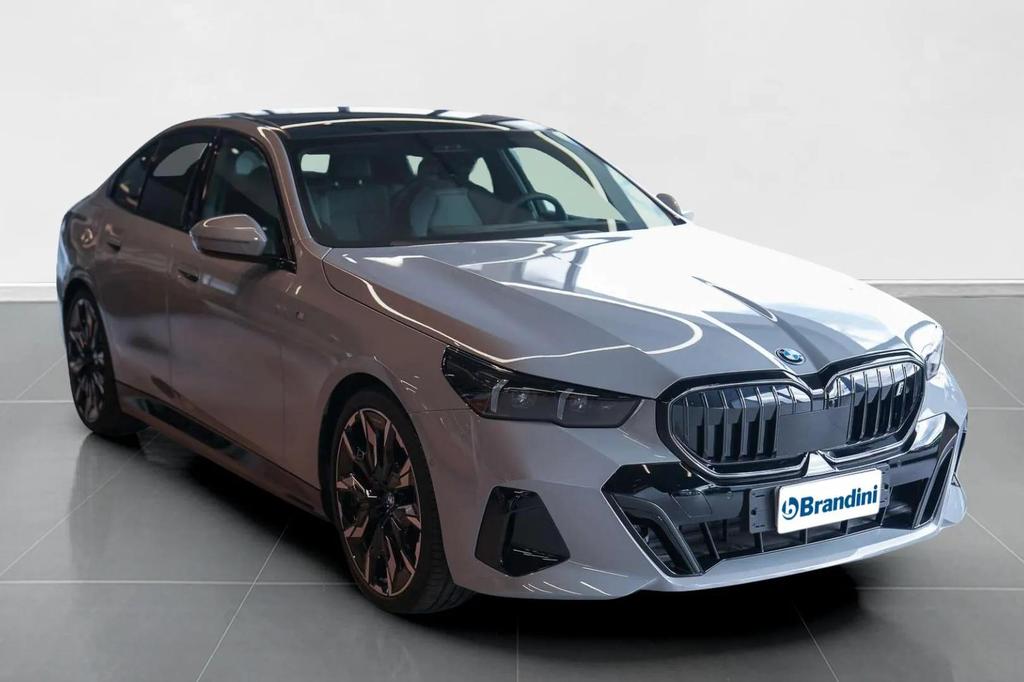 BMW i5 edrive40