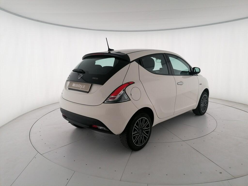 Lancia Ypsilon 1.0 firefly hybrid Silver s&s 70cv 5p.ti