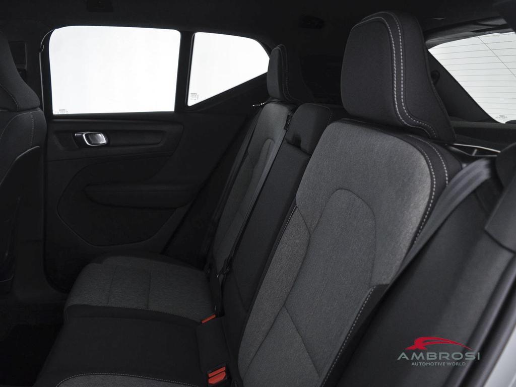 Volvo XC40 2.0 b3 Plus Dark auto