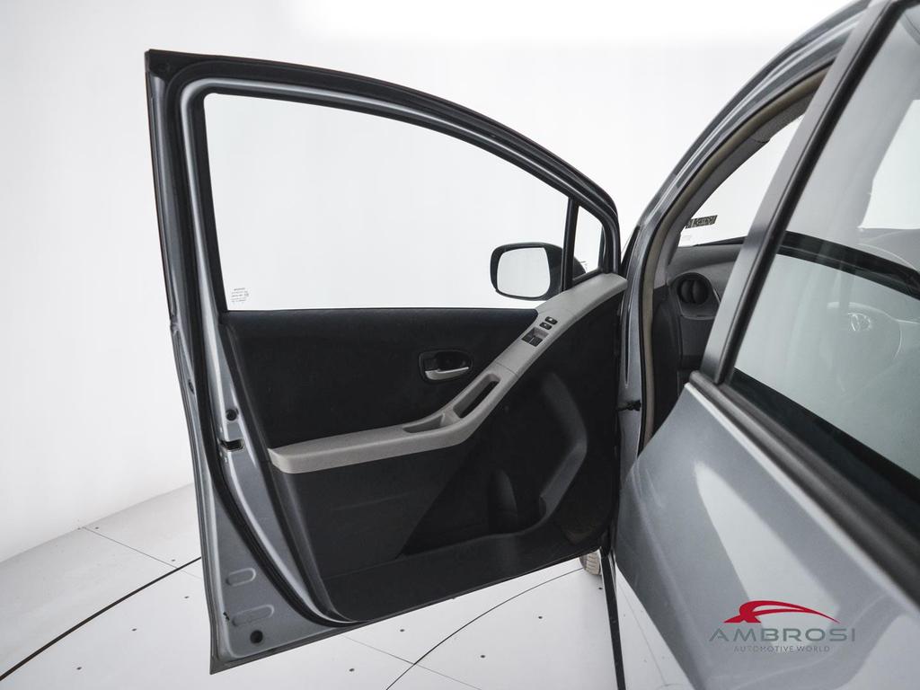 Toyota Yaris 1.3 Sol 5p
