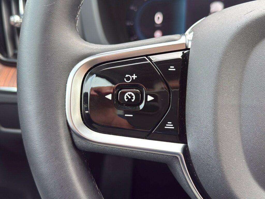 Volvo XC60 2.0 b4 Ultimate Dark awd auto