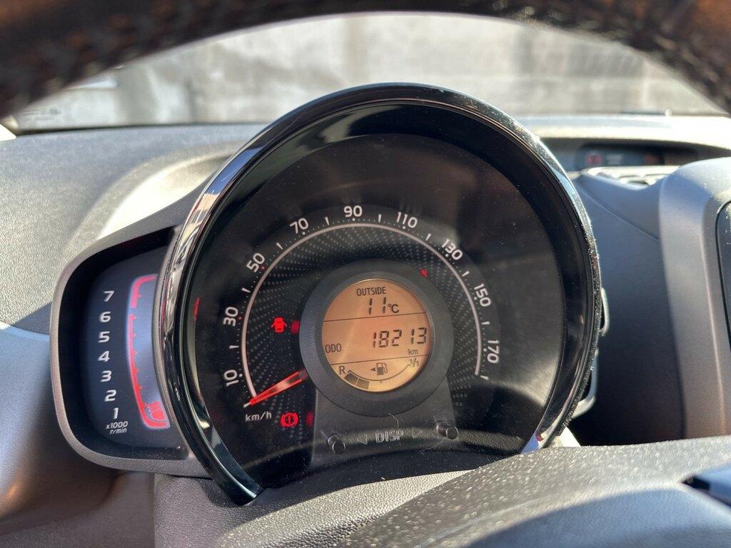 Toyota Aygo 5p 1.0 x-play 72cv