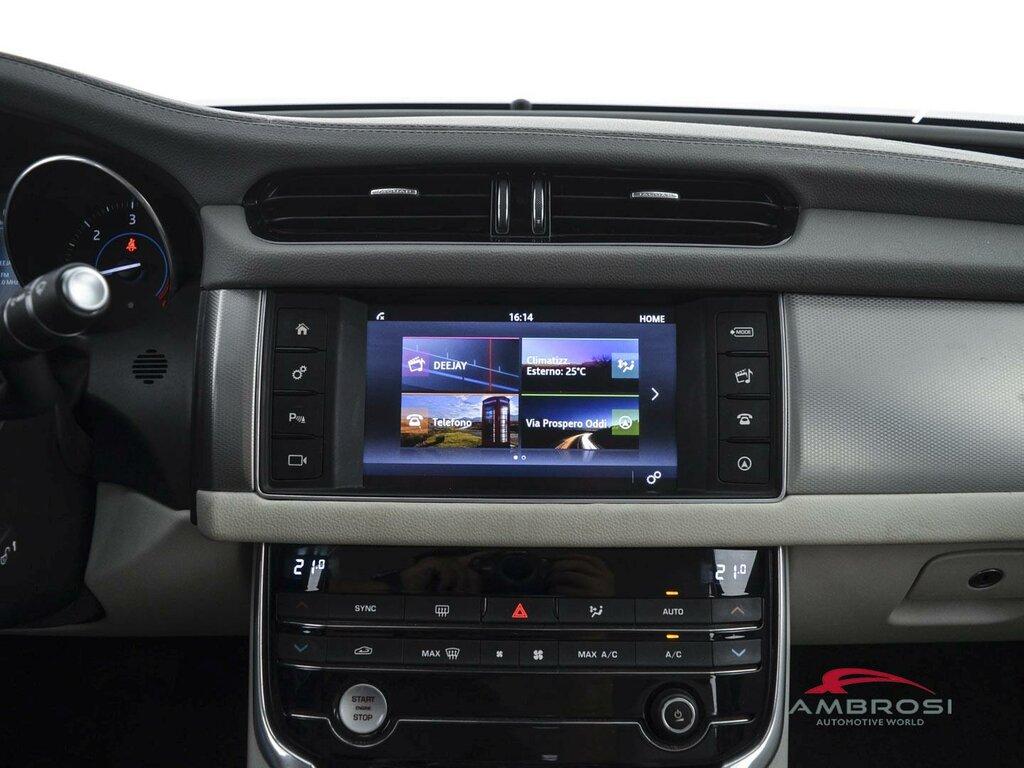 Jaguar XF 2.0d i4 Pure awd 240cv auto my18