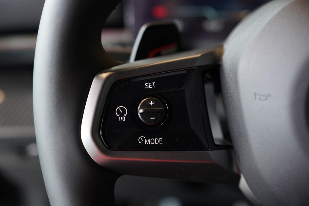 BMW i5 edrive40