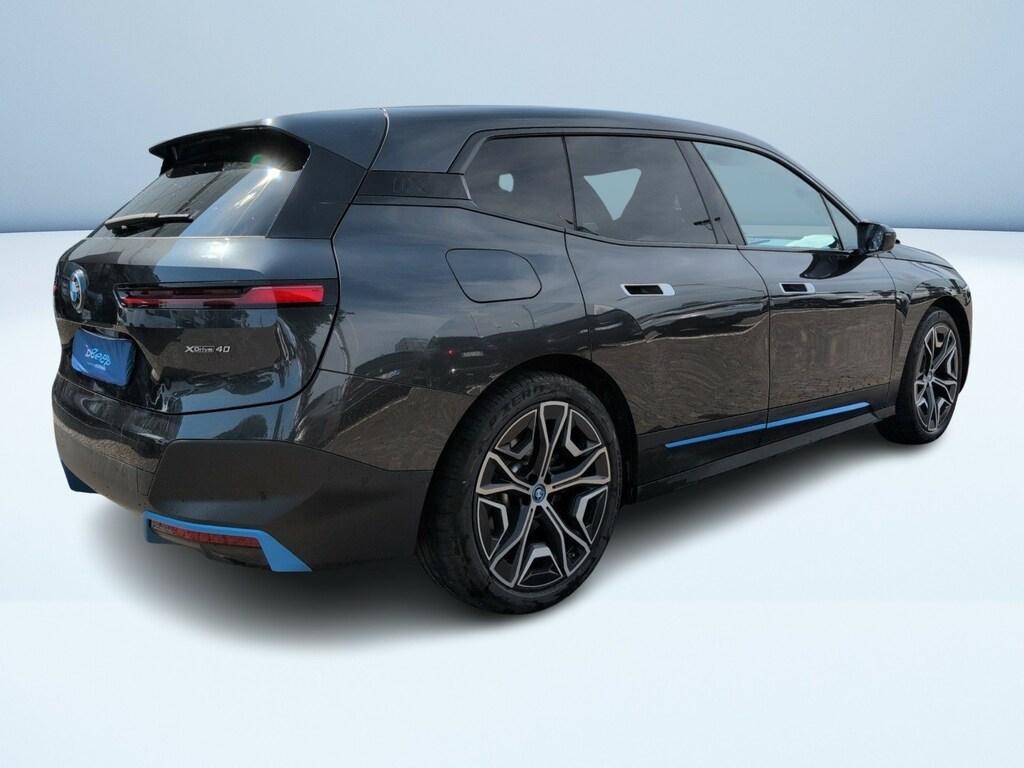 BMW iX xdrive40 pacchetto sportivo