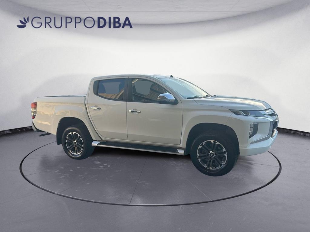 Mitsubishi L200 d.cab 2.3d Invite Connect 4wd 150cv
