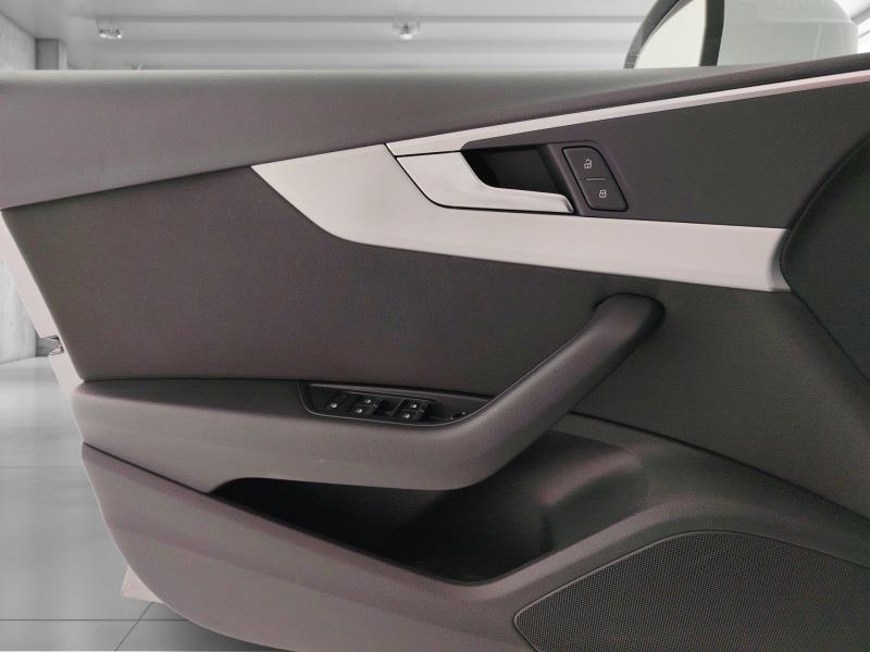 Audi A4 Avant 30 2.0 tdi mhev Business Advanced 136cv s-tronic