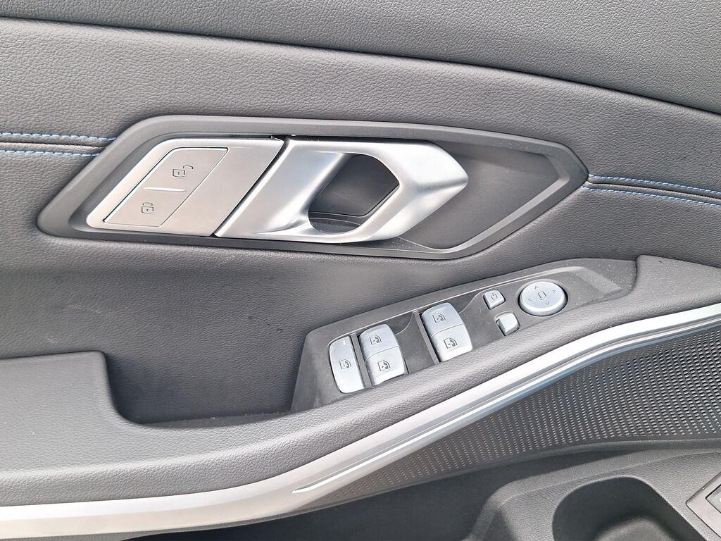 BMW Serie 3 320d Touring mhev 48V auto