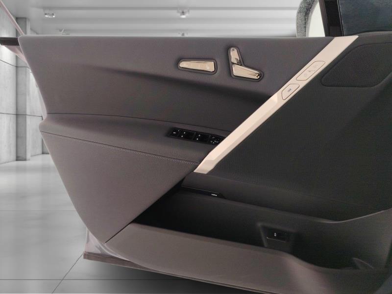 BMW iX xdrive50 pacchetto sportivo