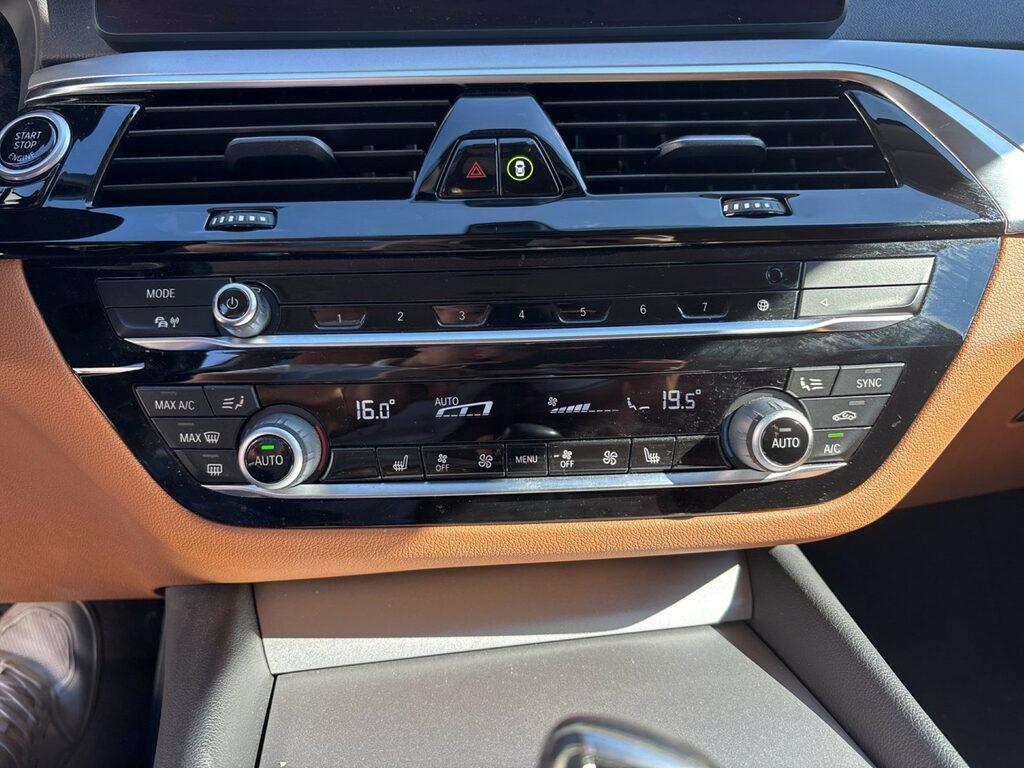 BMW Serie 5 530d Touring mhev 48V xdrive Business auto