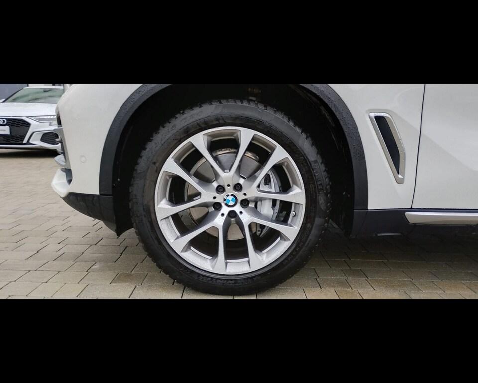 BMW X5 xdrive30d mhev 48V xLine auto