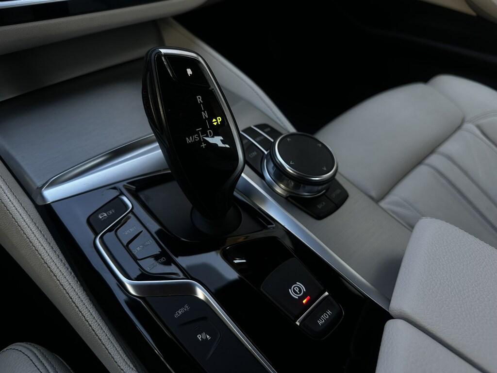 BMW Serie 5 530e Luxury auto