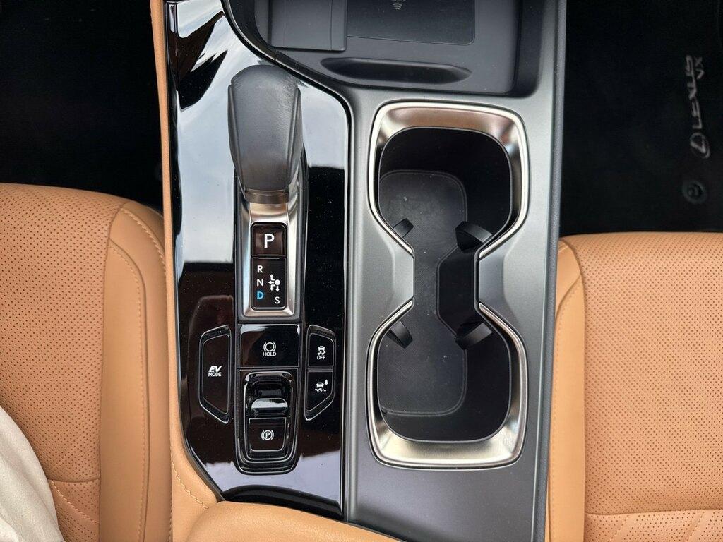 Lexus NX 2.5 hybrid Luxury 4wd e-cvt