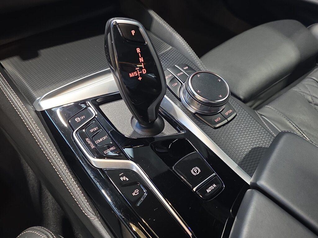 BMW Serie 5 M M550i mhev 48V xdrive