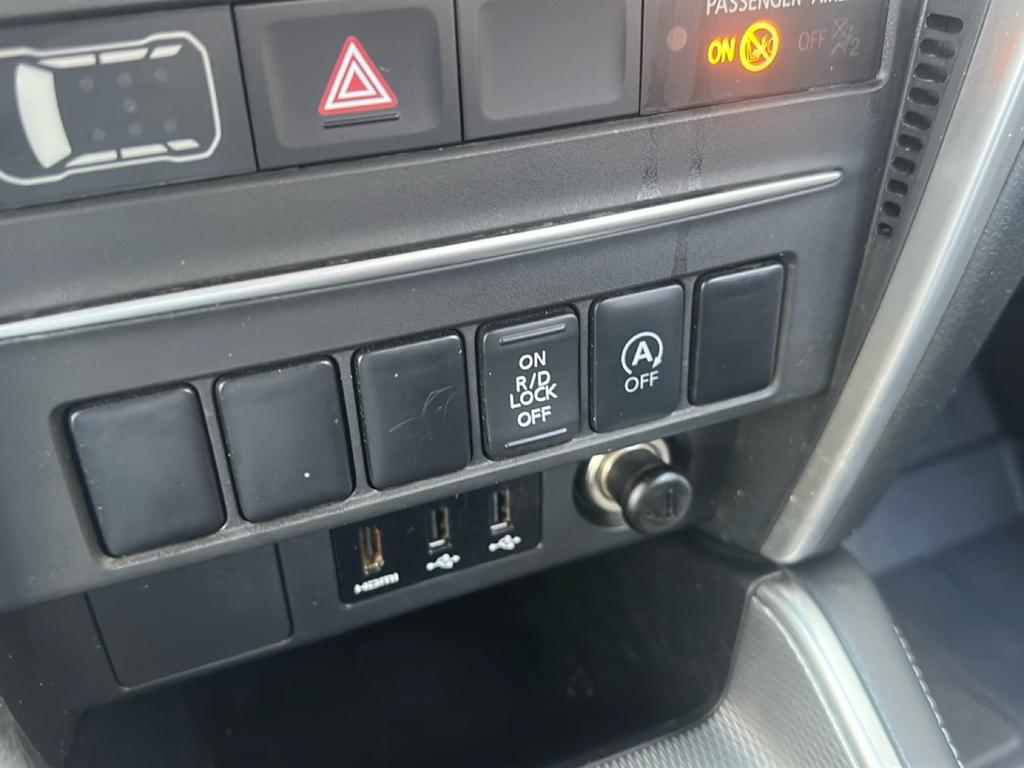 Mitsubishi L200 d.cab 2.3d Invite Connect 4wd 150cv