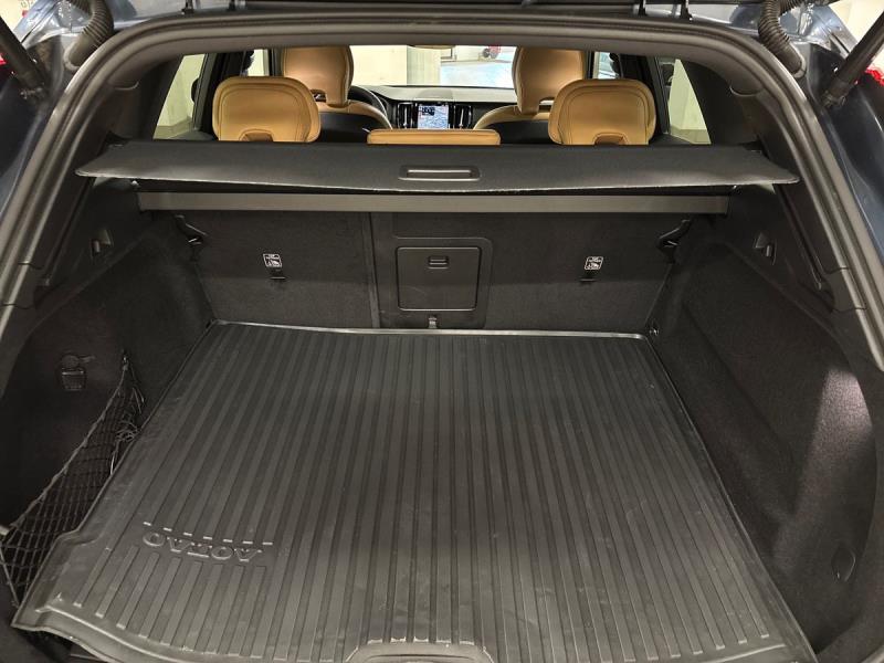 Volvo XC60 2.0 b4 Ultimate Dark awd auto