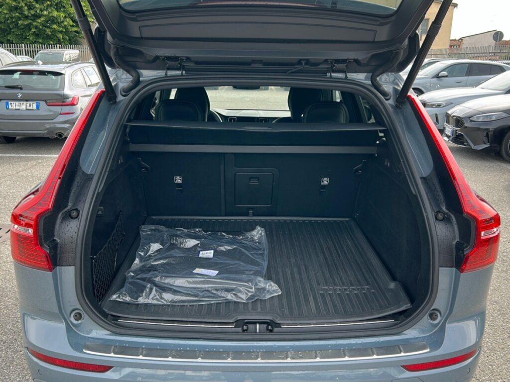 Volvo XC60 2.0 b4 Plus Dark awd auto