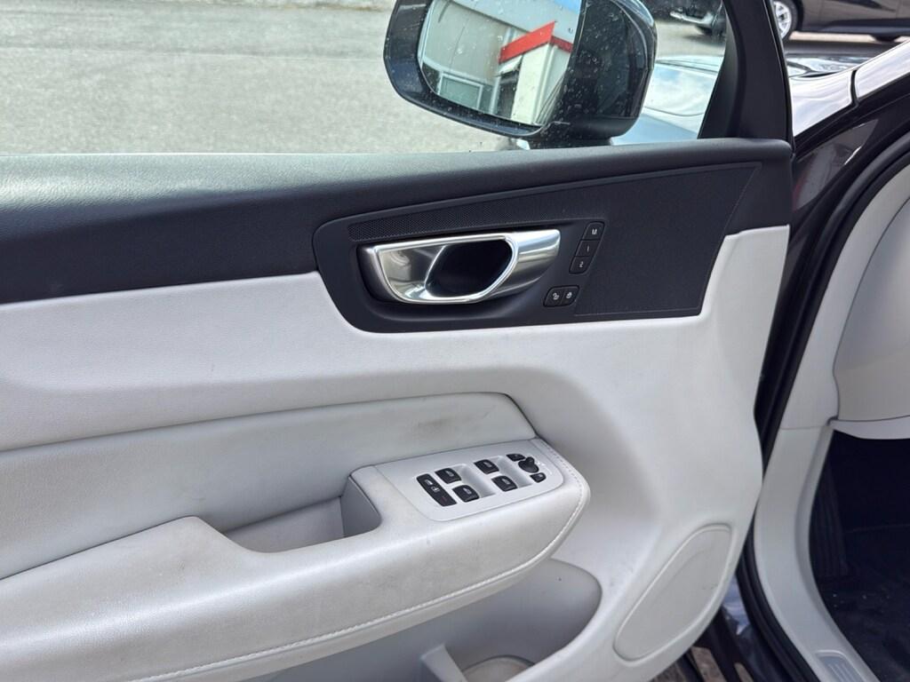 Volvo XC60 2.0 b4 Plus Bright awd auto