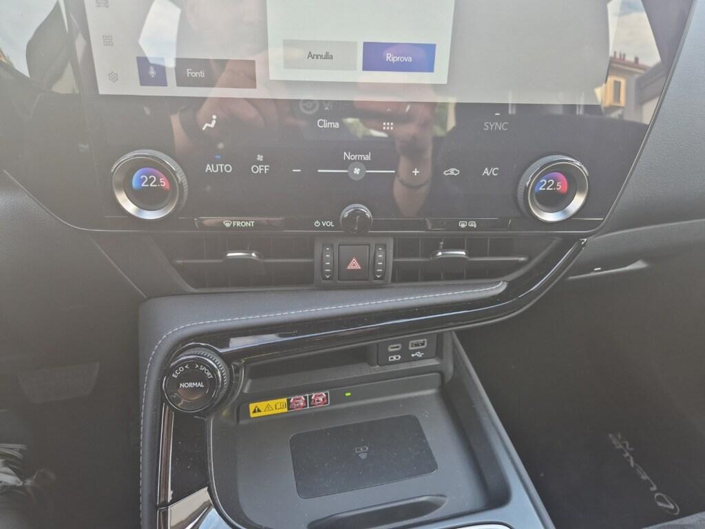 Lexus NX 2.5 hybrid Business 4wd e-cvt