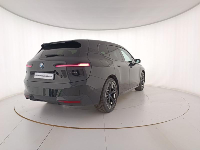 BMW iX xdrive50 pacchetto sportivo